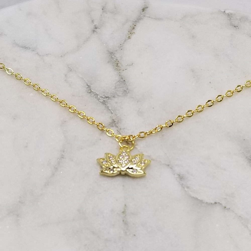 🌸gold plated yoga lotus flower necklace - Picture 3 of 4